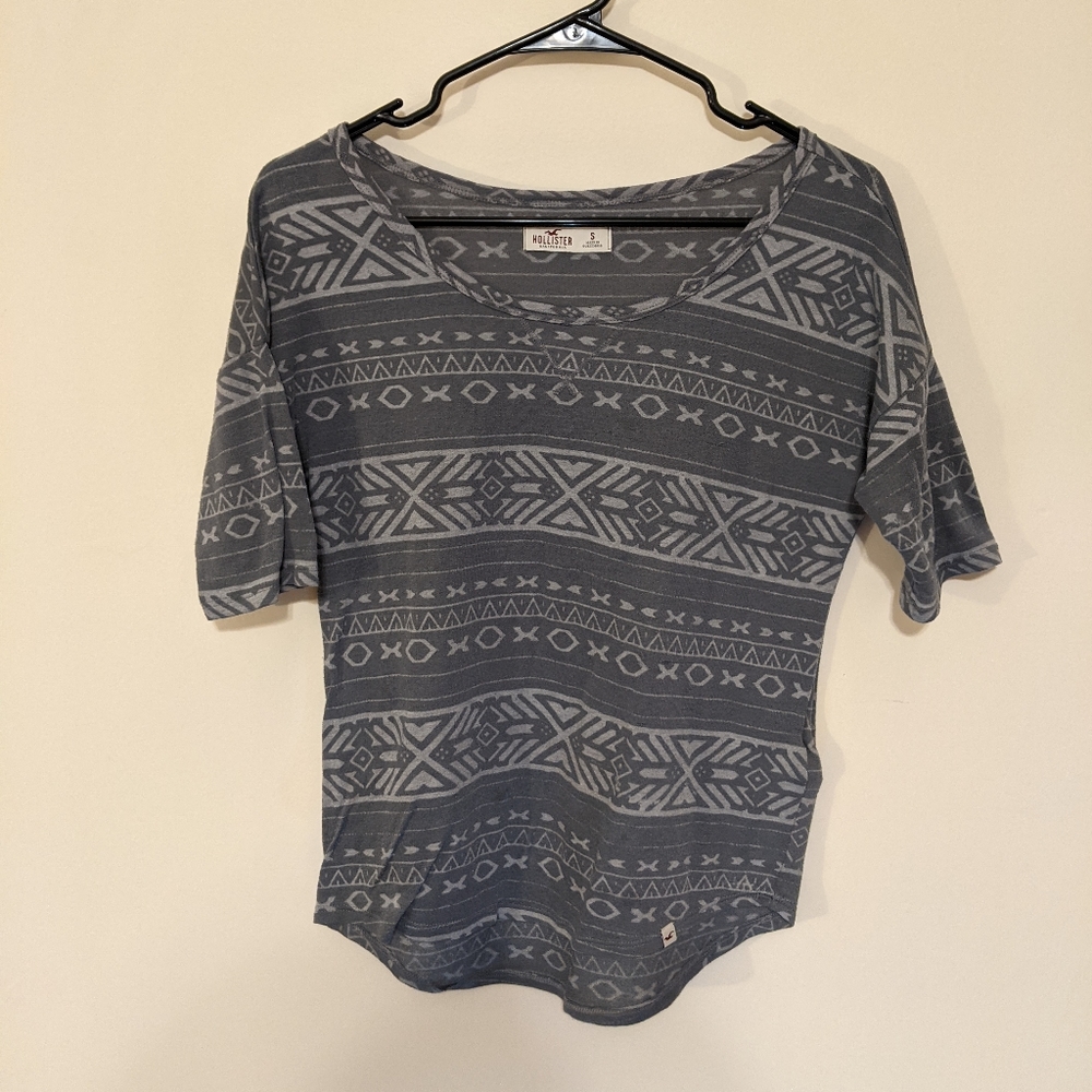 Hollister Mid Sleeve Gray Geometric Shirt